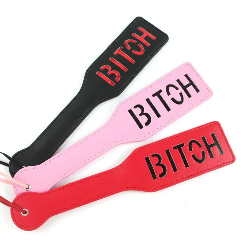 Tapette à fessée avec lettre