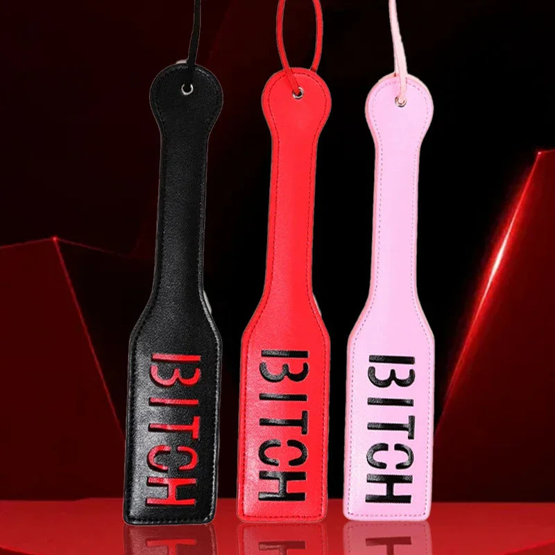 Tapette à fessée avec lettre