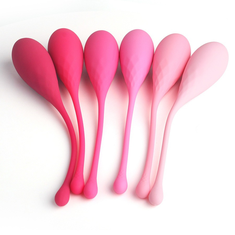 Ensemble complet de boules de Kegel Alpha en silicone médical, dégradé de rose du plus clair au plus foncé.