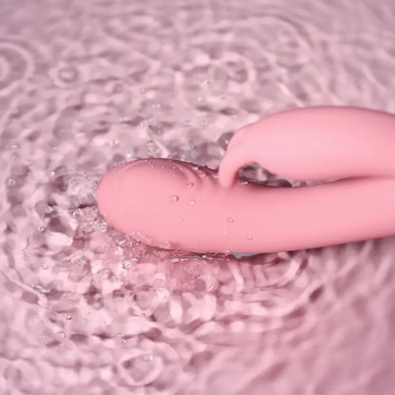 Rabbit vibro CG dans l'eau, illustrant son étanchéité totale
