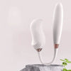 Double stimulateur connecté Hoyo mis en scène sur pierre brute pour un rendu chic et naturel
