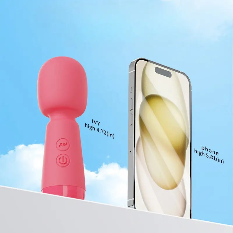 Vibromasseur Wand Mini Ivy rose comparé à un smartphone, format compact et discret